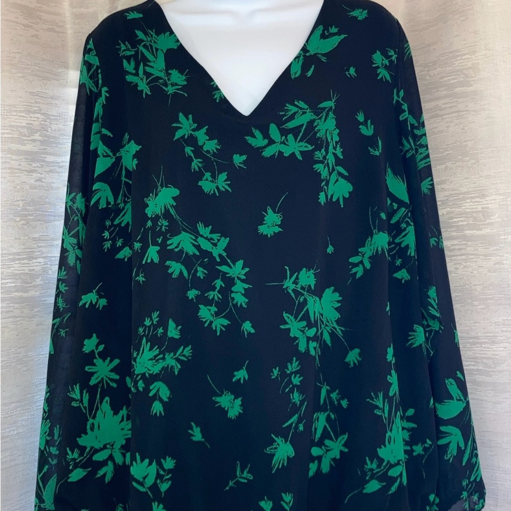 Torrid Floral V-Neck Black and Green Women's Top